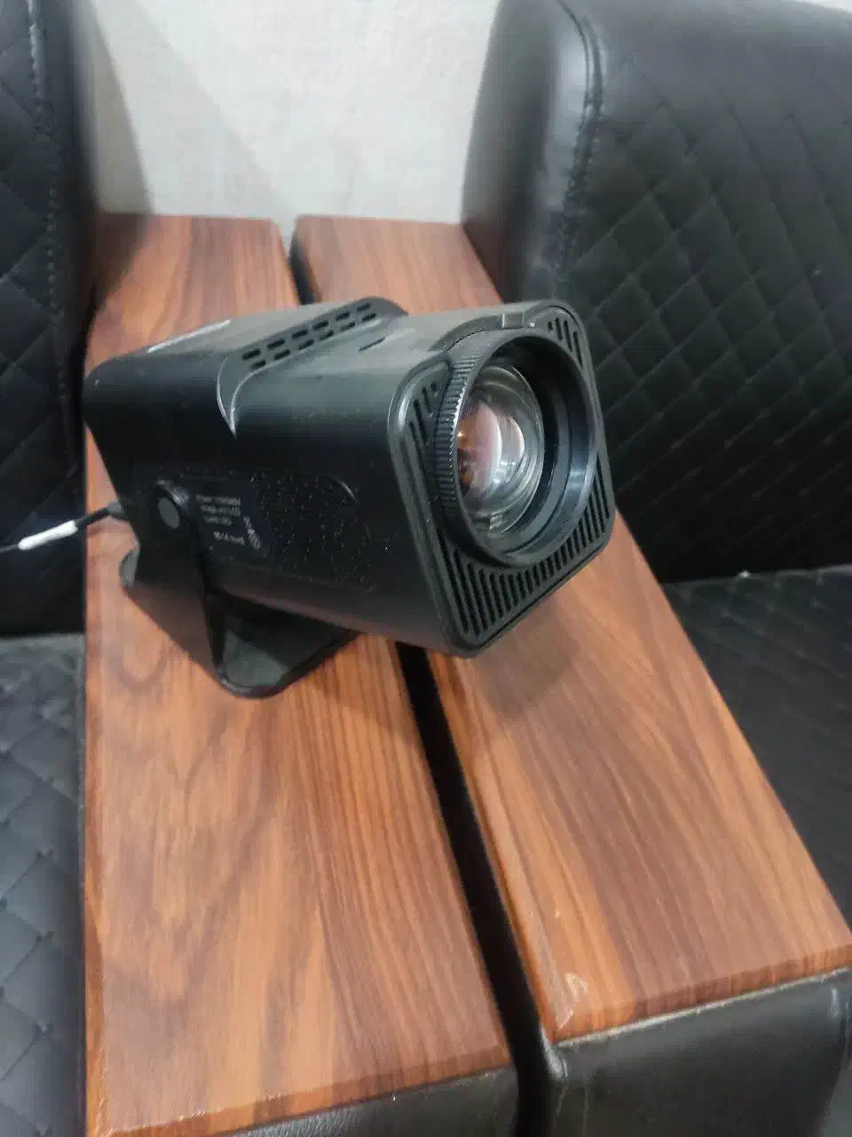 پروژکتور با پرده نمایش|تلویزیون و پروژکتور|قم, زنبیل آباد|دیوار