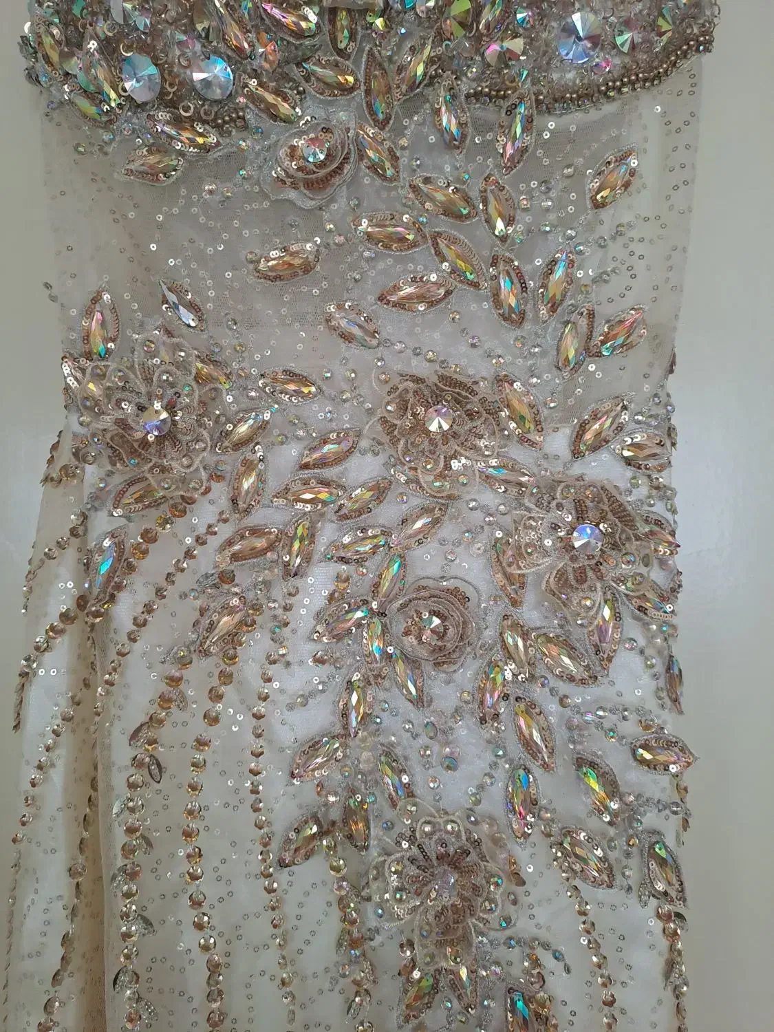 تعدادی لباس مجلسی|لباس|رشت, خبرنگار|دیوار