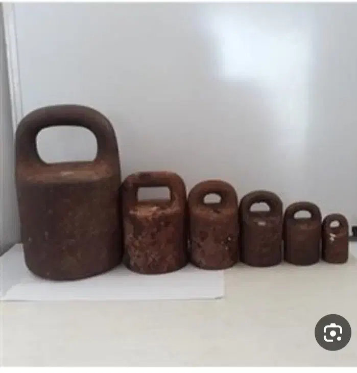 وزنه‌های آهنی قدیمی|ابزارآلات|چهاردولی, |دیوار