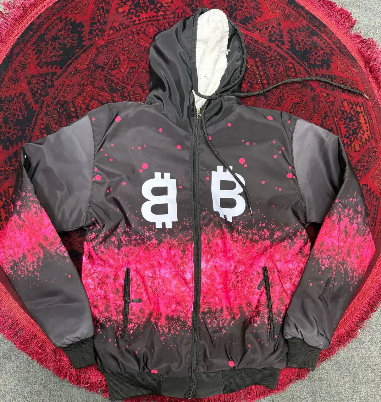 بادگیر سابلیمیش|لباس|اصفهان, باغ زرشک|دیوار