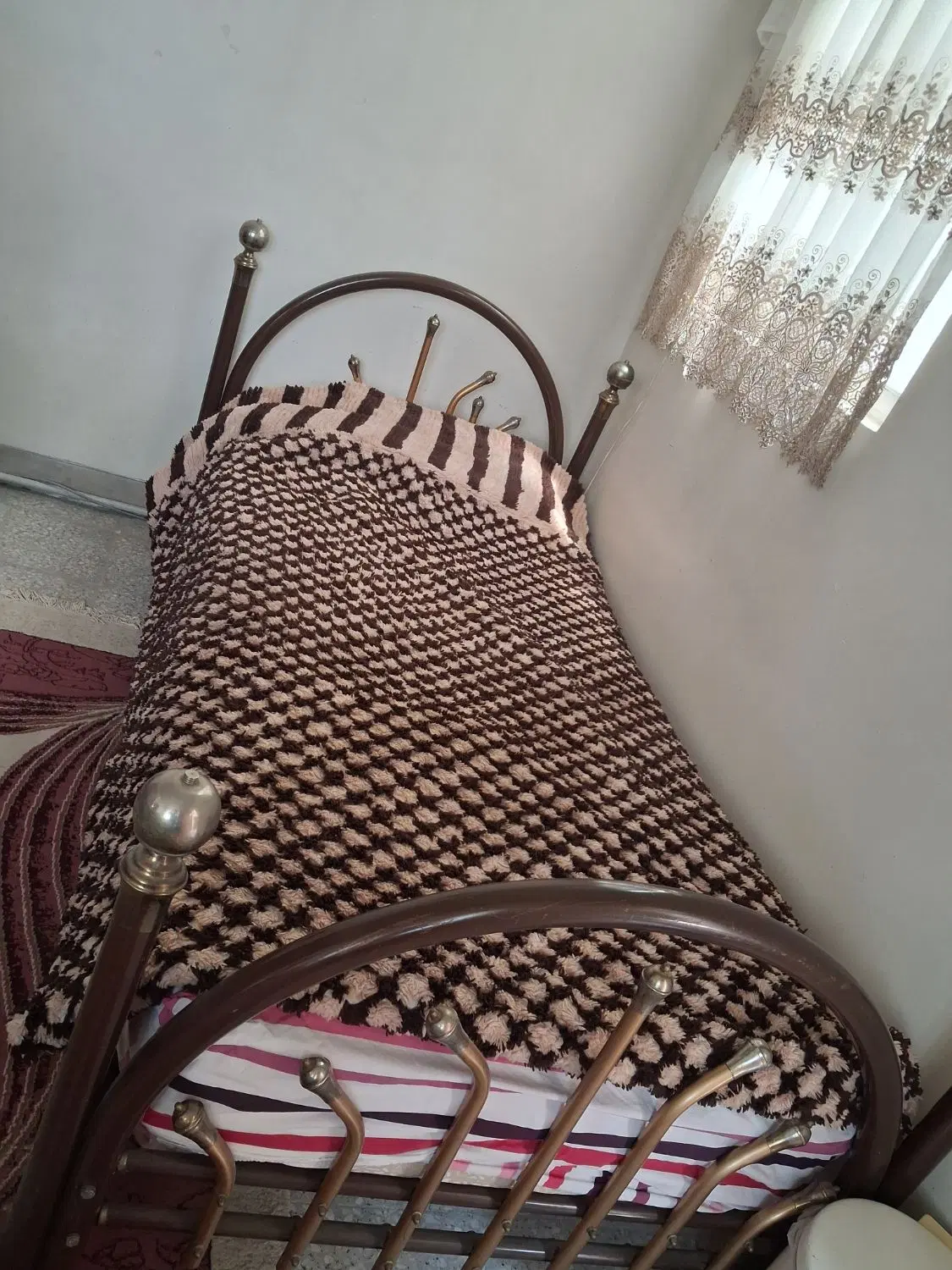 تخت یک نفره فرفوروژه سالم باتشک خارجی رست رونیک|تخت و سرویس خواب|تهران, کاشانک|دیوار