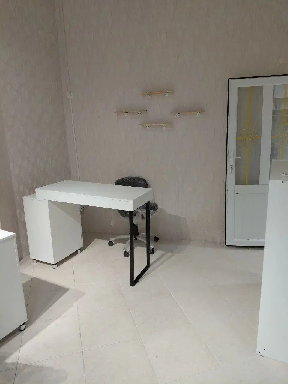 وسایل آرایشگاه نو|آرایشگاه و سالن‌های زیبایی|اراک, |دیوار