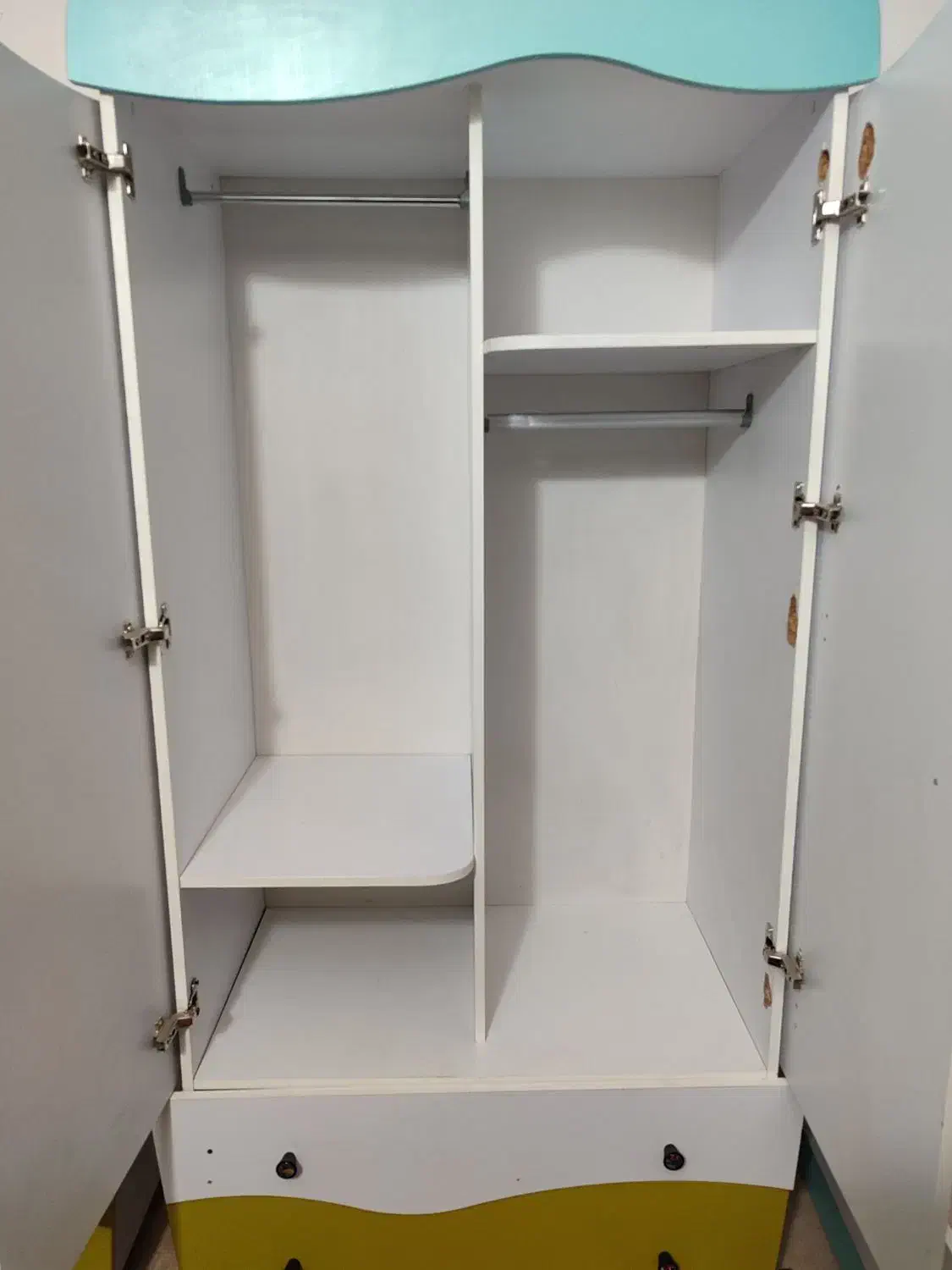 تخت و دو عدد کمد و پاتختی بچگانه|تخت و سرویس خواب|زاهدان, |دیوار