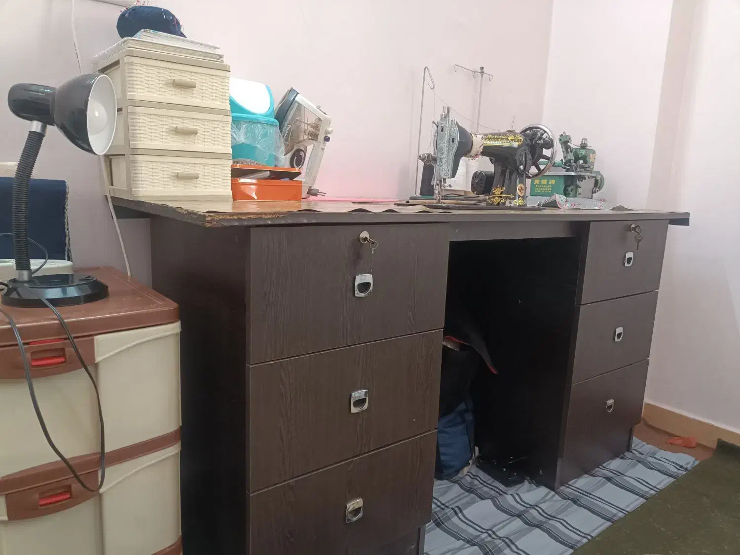 میز خیاطی با شش تا کشو کاربردی|لوازم خیاطی و بافتنی|سمنان, |دیوار