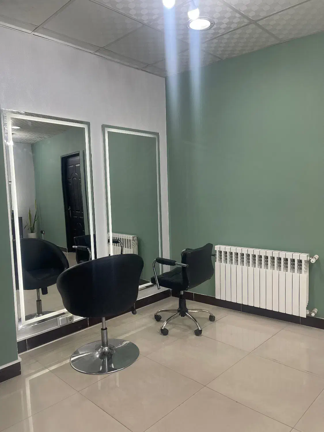 اجاره صندلی  در آموزشگاه و سالن زیبایی|خدمات آرایشگری و زیبایی|رشت, صفاری|دیوار