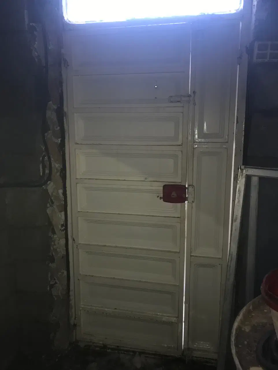 درب حیاط و بخاری هیزمی|لوازم سرویس بهداشتی|تبریز, |دیوار