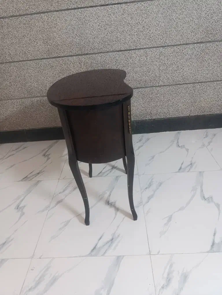 میز کشو دار|میز تلفن|اسلام‌شهر, باغ فیض|دیوار