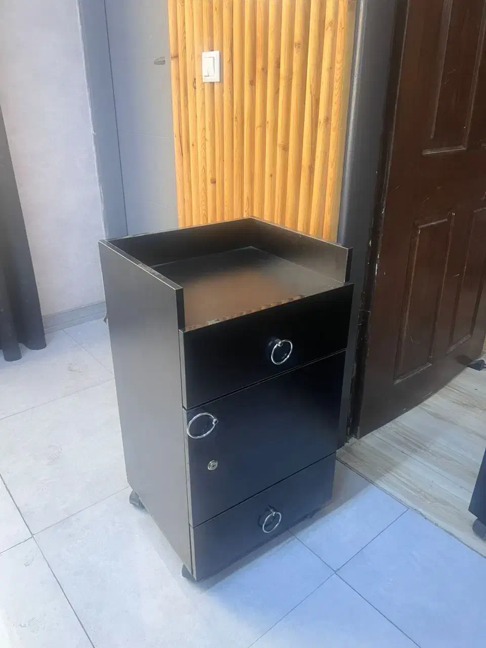 تجهیزات آرایشگاه|آرایشگاه و سالن‌های زیبایی|شیراز, پودنک|دیوار