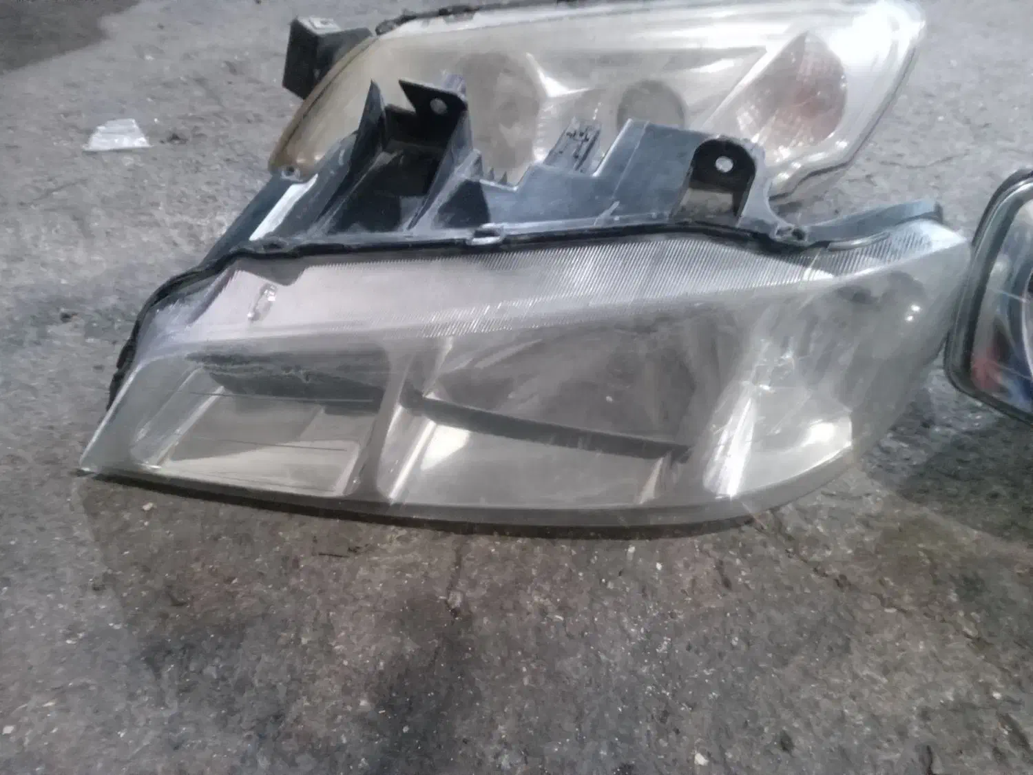 چراغ جلو پارس|قطعات یدکی و لوازم جانبی|شیراز, گلشن|دیوار