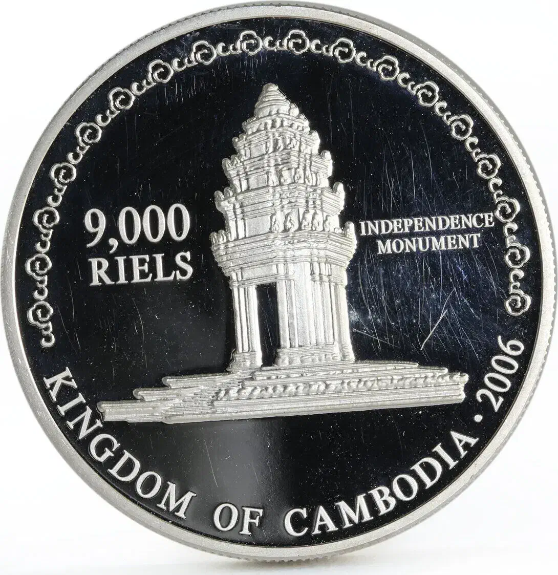 سکه یاد بود ۹۰۰۰ ریال کامبوج|کلکسیون سکه، تمبر، اسکناس|شیراز, خلیلی|دیوار