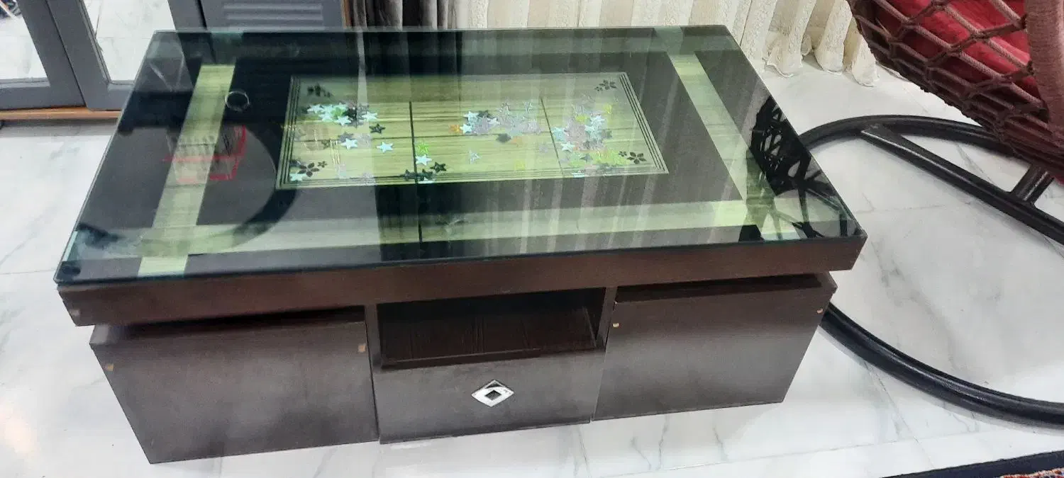 میز عسلی.کاملا سالم.|مبلمان خانگی و میز عسلی|بندر گناوه, |دیوار