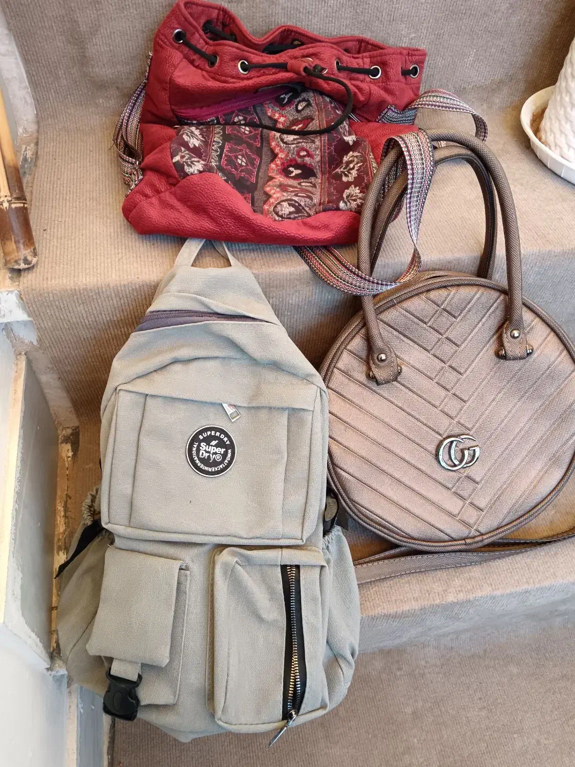 کوله وکیف|کیف، کفش، کمربند|برخوار, |دیوار