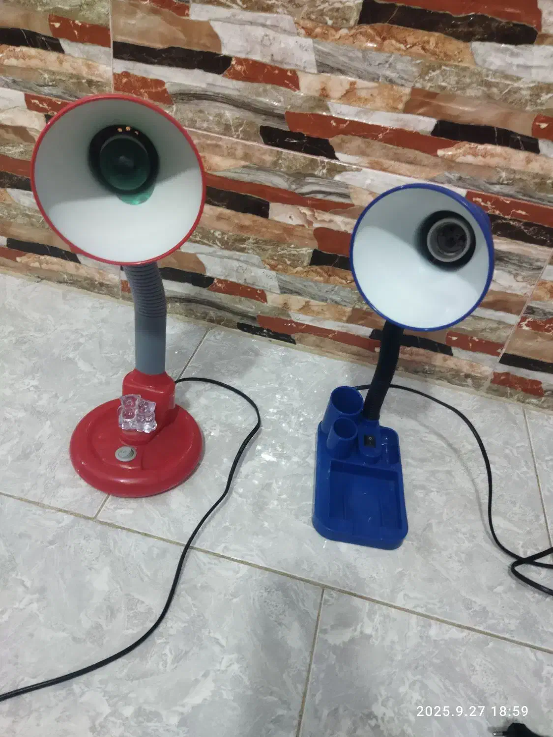 چراغ مطالعه|اسباب‌بازی بچه|شیروان (خراسان), |دیوار