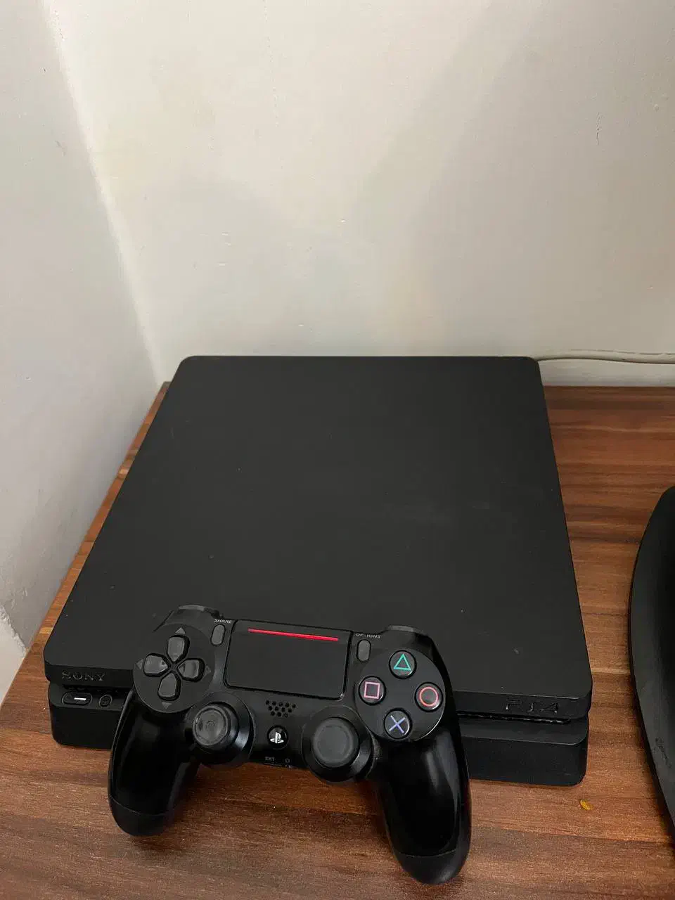 پی اس فور اسلیم|کنسول، بازی ویدئویی و آنلاین|رباط‌کریم, رباط‌کریم|دیوار