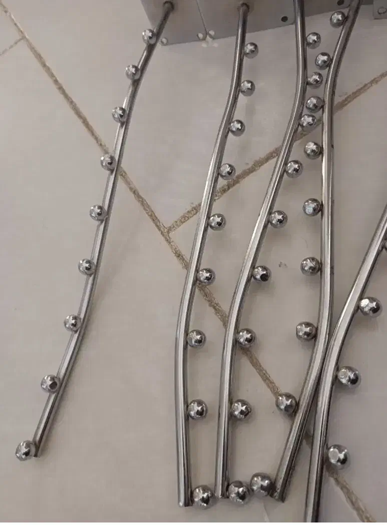 سیخک ستون رگال|بندرخت و رختآویز|صدرا-فارس, فاز ۱|دیوار