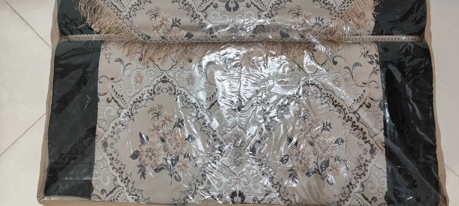 پشتی جفت|پشتی|نیشابور, هفده شهریور|دیوار