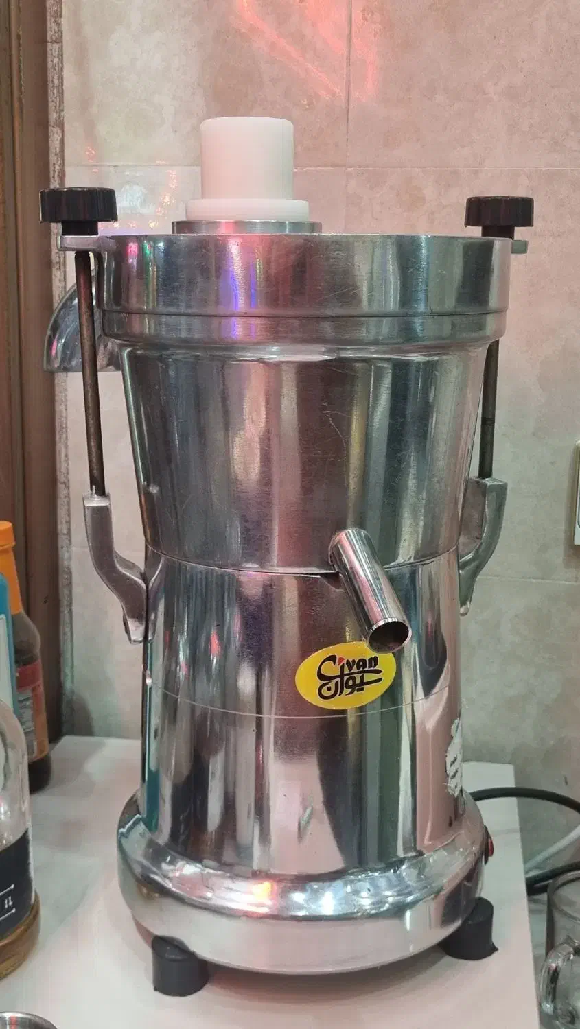 دستگاه آب هویج گیری صنعتی ۱.۵ اسب|آبمیوه‌گیر و آب‌مرکبات‌گیر|بستان آباد, |دیوار