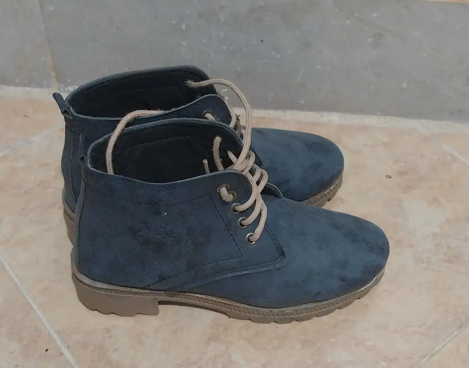 کفش|کیف، کفش، کمربند|فولادشهر, C5|دیوار