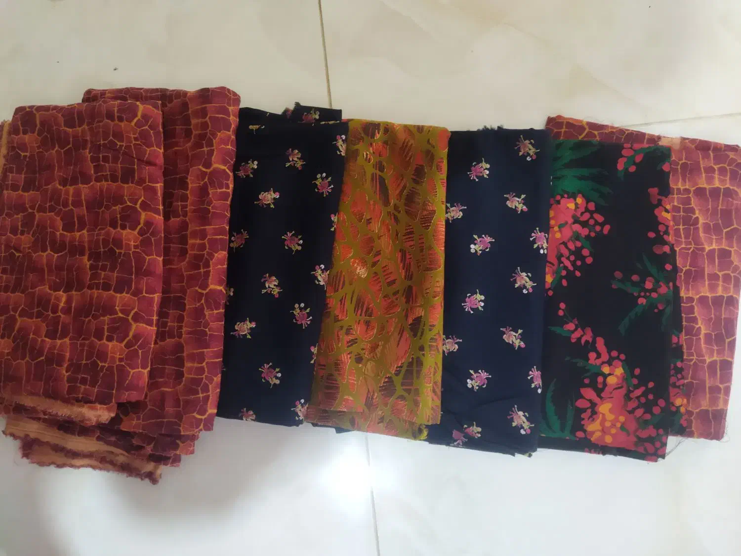 پارچه نخی|لباس|گنبد کاووس, |دیوار