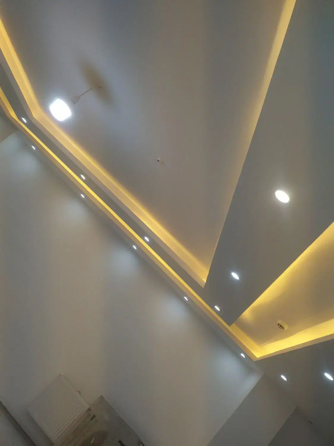 برقکار|خدمات پیشه و مهارت|خوی, |دیوار