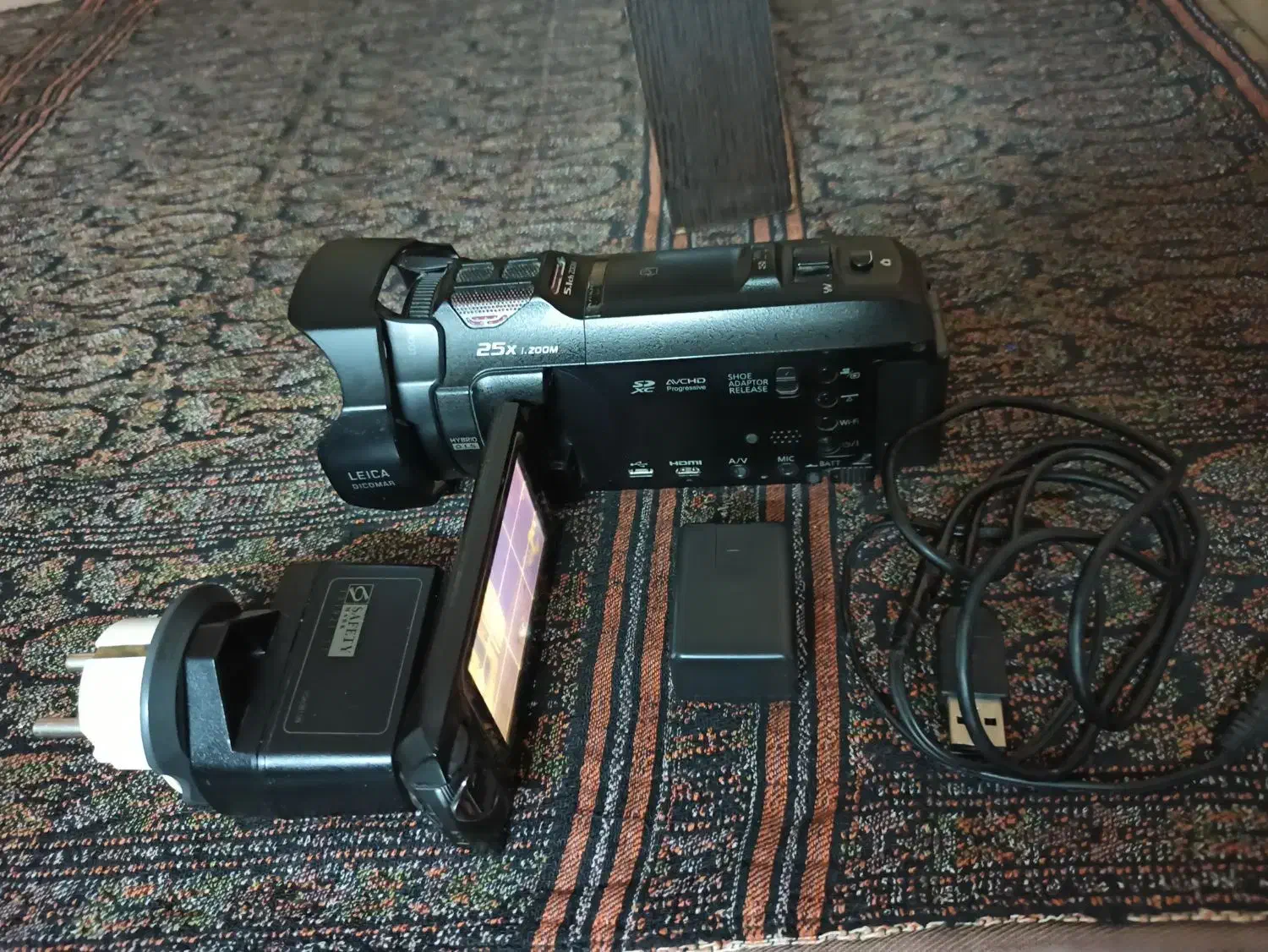 دوربین فیلمبرداری و عکاسی فورکی پاناسونیکwx970|دوربین عکاسی و فیلمبرداری|شیراز, شاهچراغ|دیوار