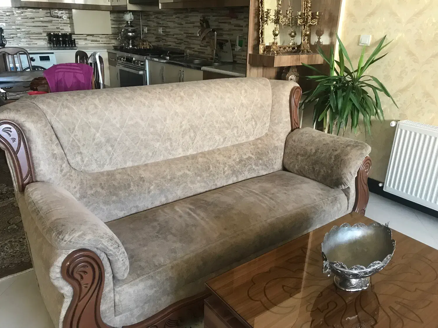 میل راحتی تمیز، بدون میز|مبلمان خانگی و میز عسلی|کاشمر, |دیوار