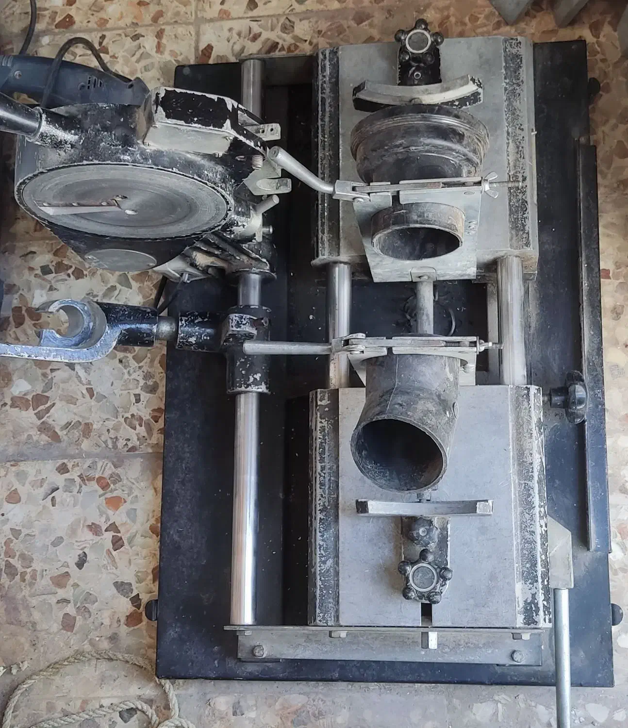 اتو پرس لوله های فاضلاب و پلی اتیلن- گیره لوله|ماشین‌آلات صنعتی|شیراز, تندگویان|دیوار