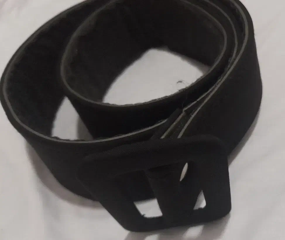 کیف و کمربند اسپرت|کیف، کفش، کمربند|دماوند, گیلاوند|دیوار