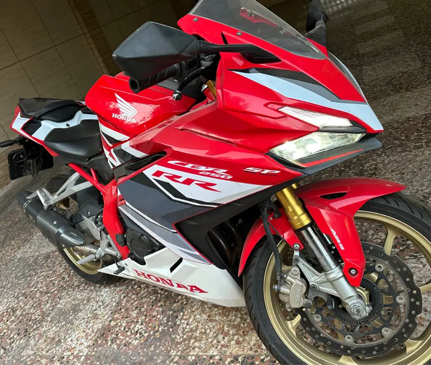 Cbr 250RR sp|موتورسیکلت|شیراز, شاهچراغ|دیوار