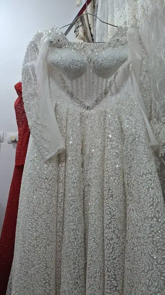 لباس عروس سنگ کاری|لباس|آباده, |دیوار