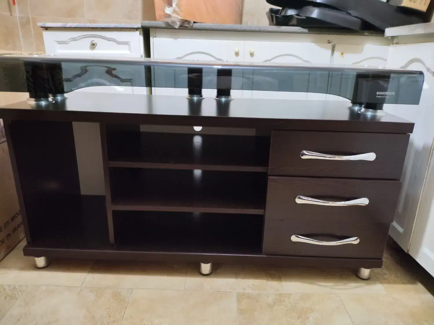 زیرتلویزیونی|میز تلویزیون|هشتگرد, هشتگرد قدیم|دیوار