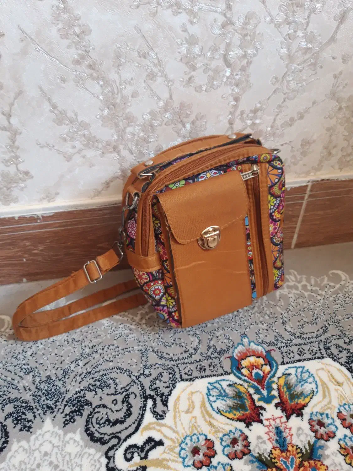 چند عدد کیف زنانه رودوشی|کیف، کفش، کمربند|اصفهان, محله سفلی|دیوار