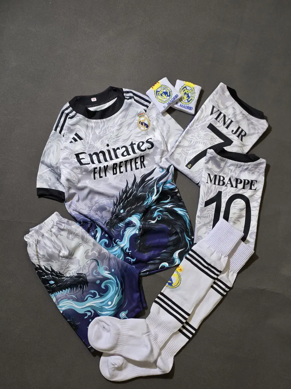 کیت دراگون رئال مادرید ۴ تا ۱۵ سال|کفش و لباس بچه|تهران, شمیران‌نو|دیوار