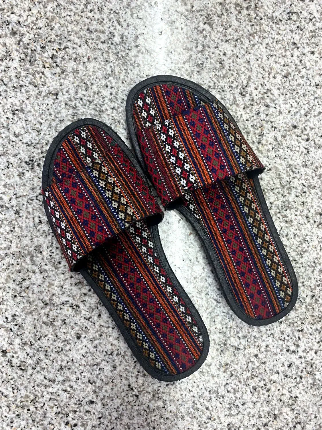 دمپایی سنتی|کیف، کفش، کمربند|قم, منبع آب|دیوار