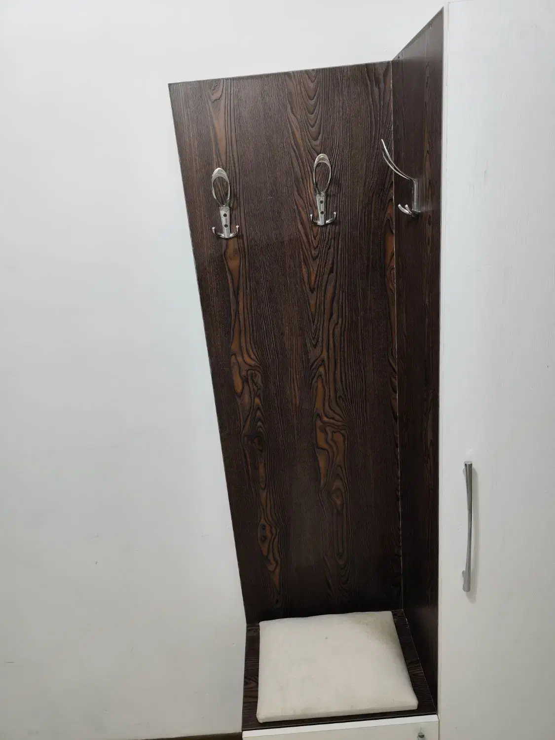 جاکفشی همراه نشیمن و آویز لباس|جاکفشی، کمد، دراور|اندیشه, اندیشه فاز ۶|دیوار