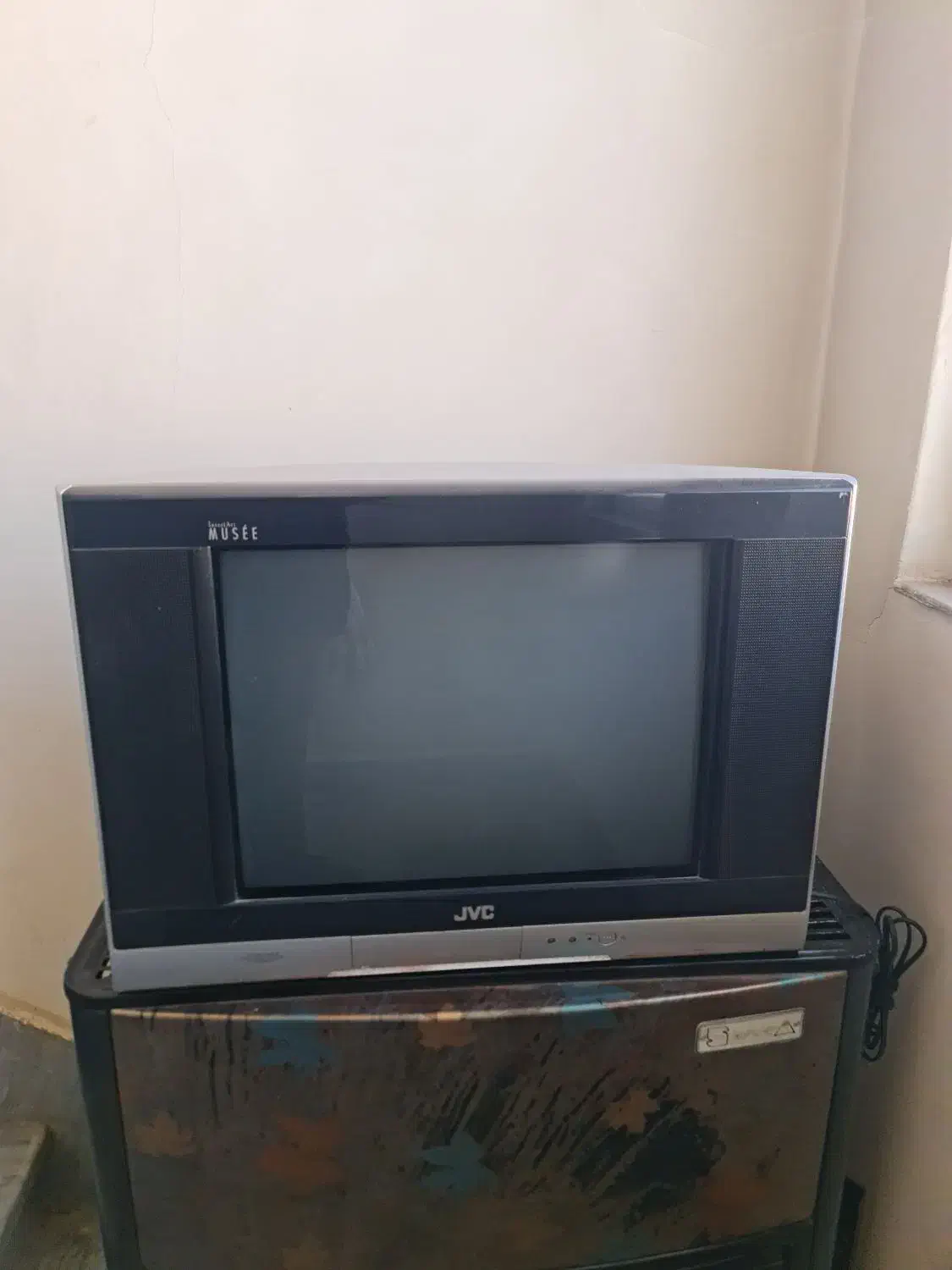 تلویزیون رنگی جی وی سی|تلویزیون و پروژکتور|تبریز, |دیوار