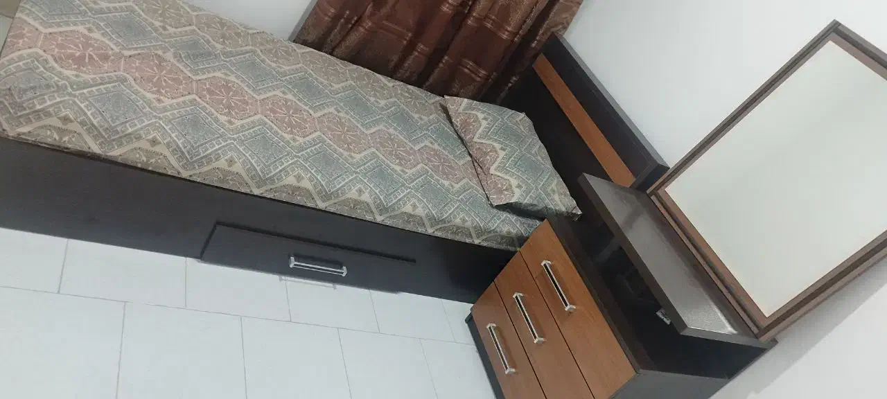فروش تخت یک نفره همراه با تشک و دراور آینه|تخت و سرویس خواب|تهران, توحید|دیوار