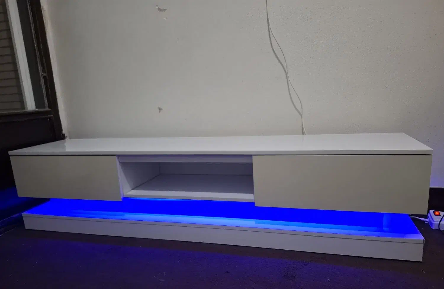 زیر تلویزیونی LED دار همه رنگ کنترلی|میز تلویزیون|شاهین‌شهر, عطار|دیوار