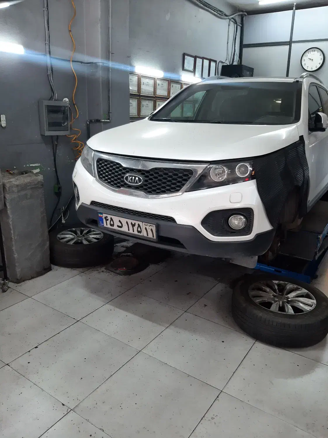 مکانیک نیمه ماهر و دست به آچار خودرو|استخدام صنعتی، فنی، مهندسی|تهران, نارمک جنوبی|دیوار