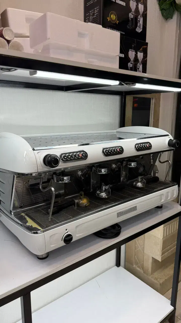 نیازمند باریستا برای کار در کافه قهوه و کبابی|استخدام خدمات فروشگاه و رستوران|زاهدان, |دیوار