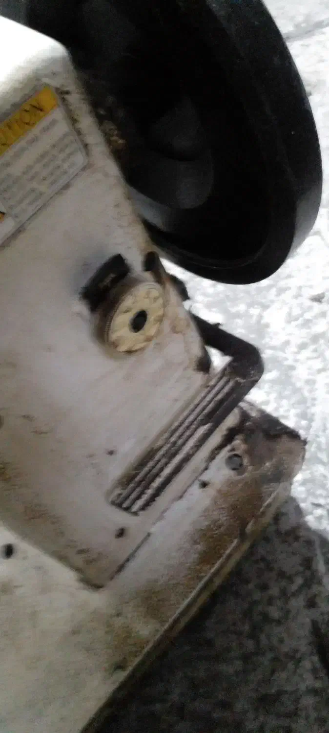 چرخ ضخیم دوز|چرخ خیاطی و ریسندگی|پاکدشت, خاتون آباد|دیوار