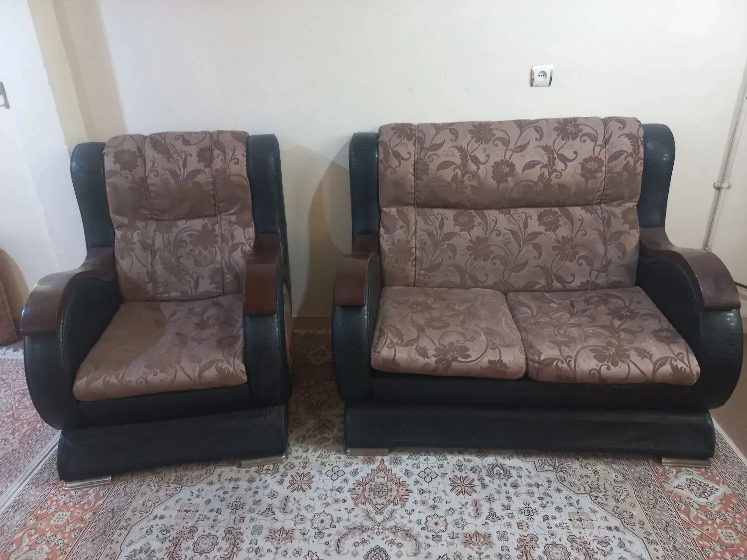 مبل  ۷نفره کارکرده|مبلمان خانگی و میز عسلی|اهواز, سپیدار|دیوار