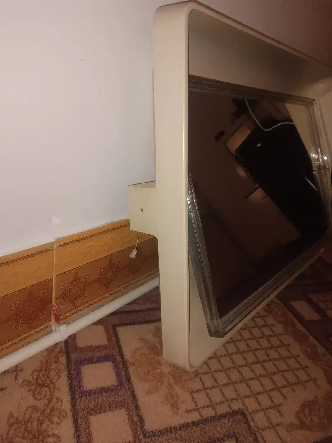 آینه چرخشی|آینه|تایباد, |دیوار