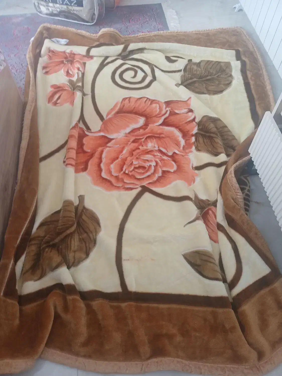 پتو یک نفره|رختخواب، بالش، پتو|بومهن, |دیوار