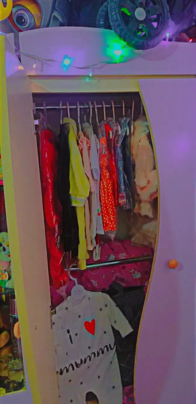 تخت کمد بچه سالم تمیز + ویترین شیک|تخت و صندلی بچه|قرچک, مهدیه|دیوار