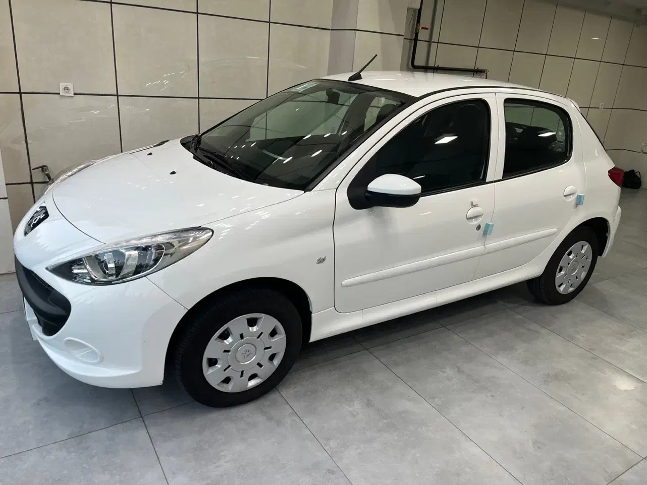 ۲۰۷ مدل ۴۰۲ به رویت|خودرو سواری و وانت|قزوین, |دیوار