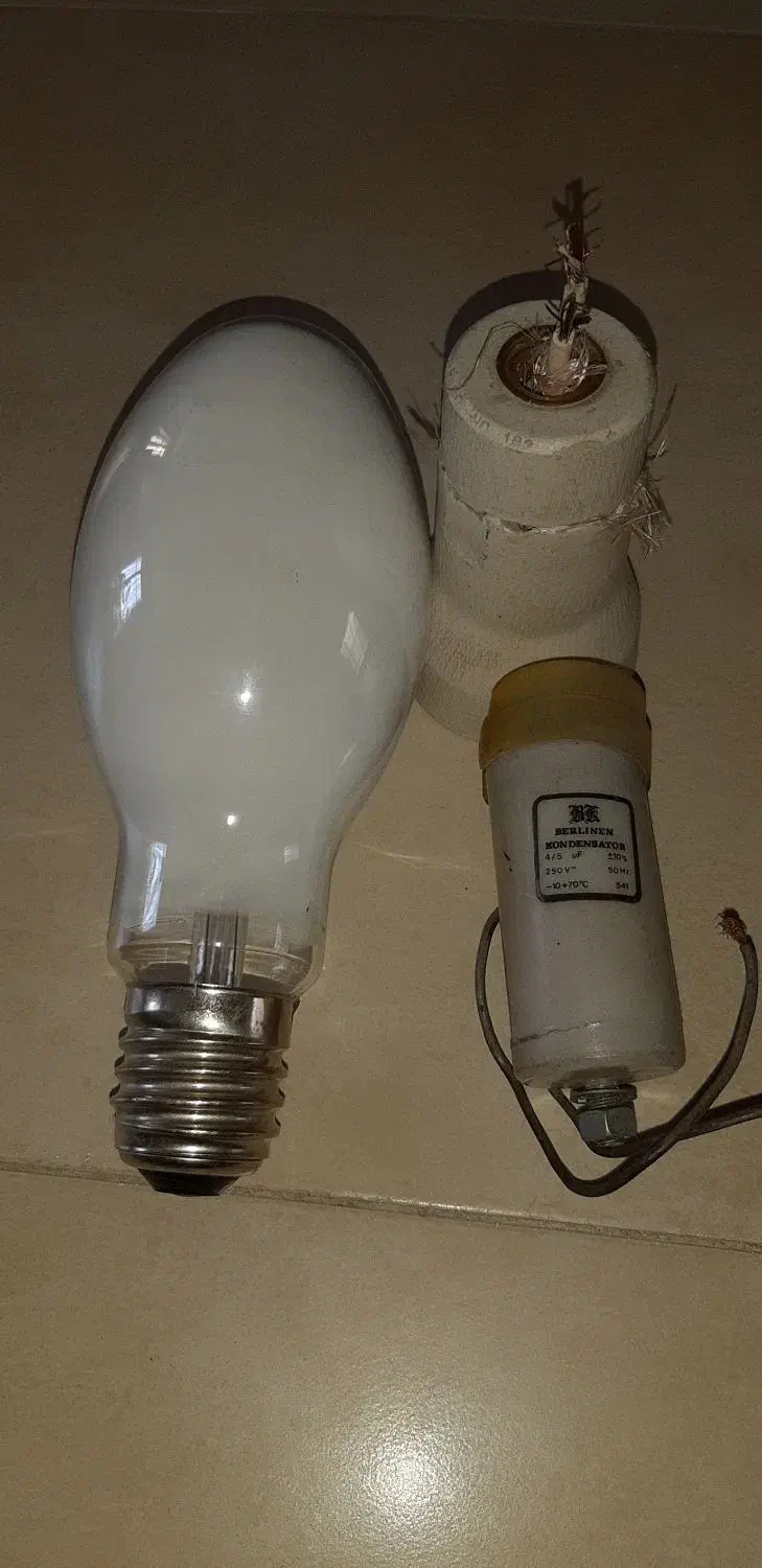 یک عدد لامپ گازی اوسرام ۲۵۰وات کارکرده و سالم|لامپ و چراغ|فولادشهر, A6|دیوار