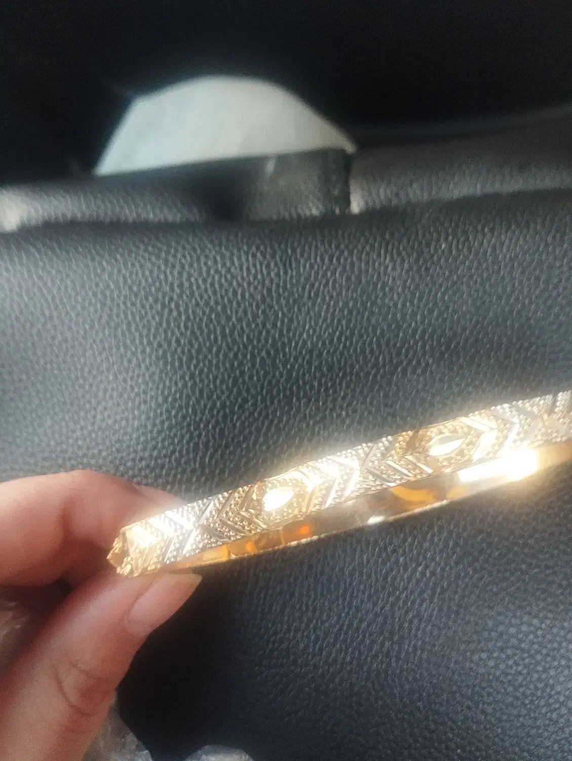 یه لنگه النگو|جواهرات|صدرا-فارس, فاز ۱|دیوار