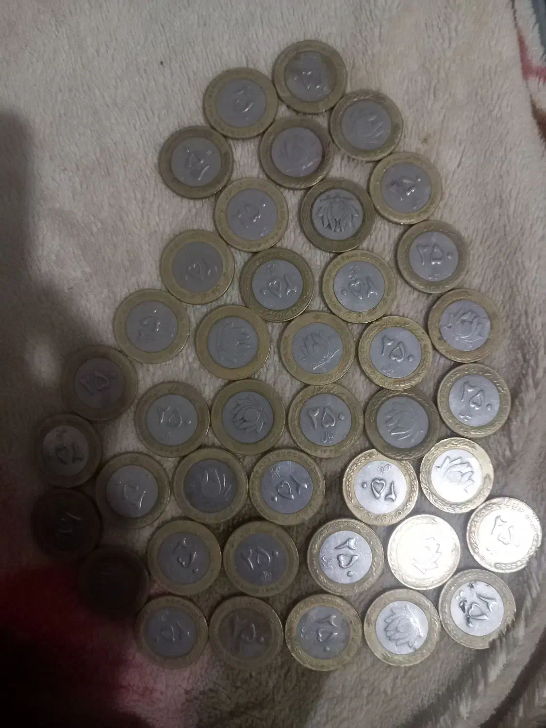 سکه .و مهره های  قدیمی|کلکسیون اشیاء عتیقه|یاسوج, |دیوار