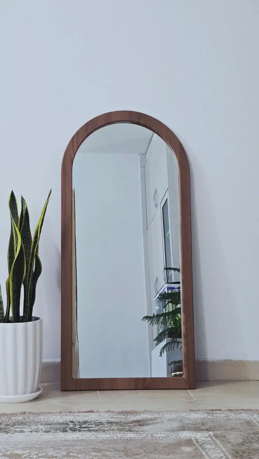 آینه ایستاده|آینه|کرمانشاه, |دیوار